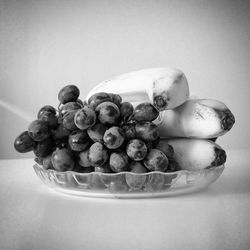 Close-up of grapes in bowl