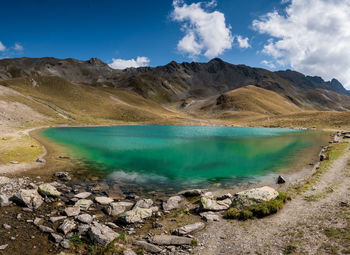 Panoramic view of lake and mountains against sky