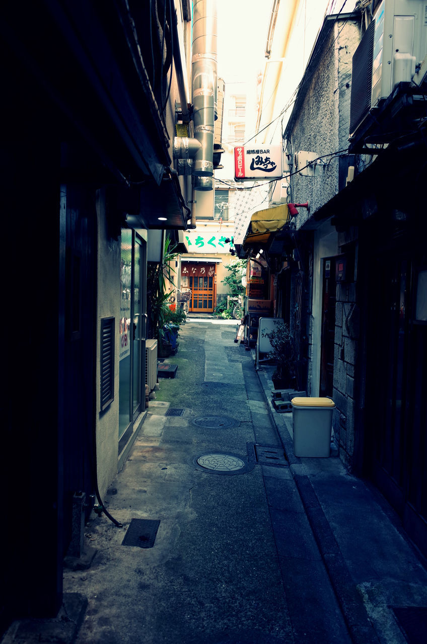 NARROW STREET BETWEEN BUILDINGS