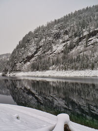 Winterday on a mountain lake in the mountains of the salzkammergut area.