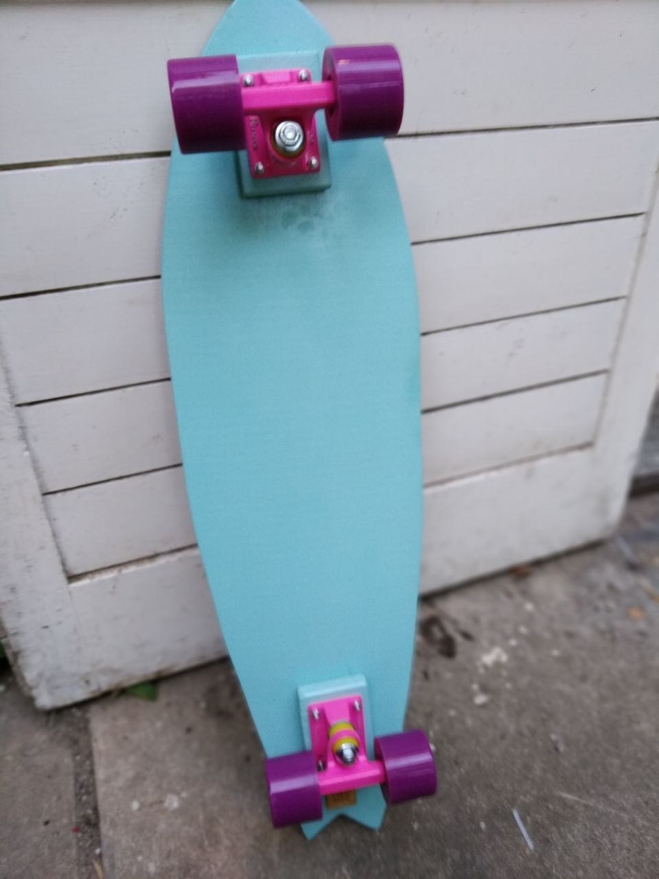 HIGH ANGLE VIEW OF PINK SKATEBOARD ON WALL