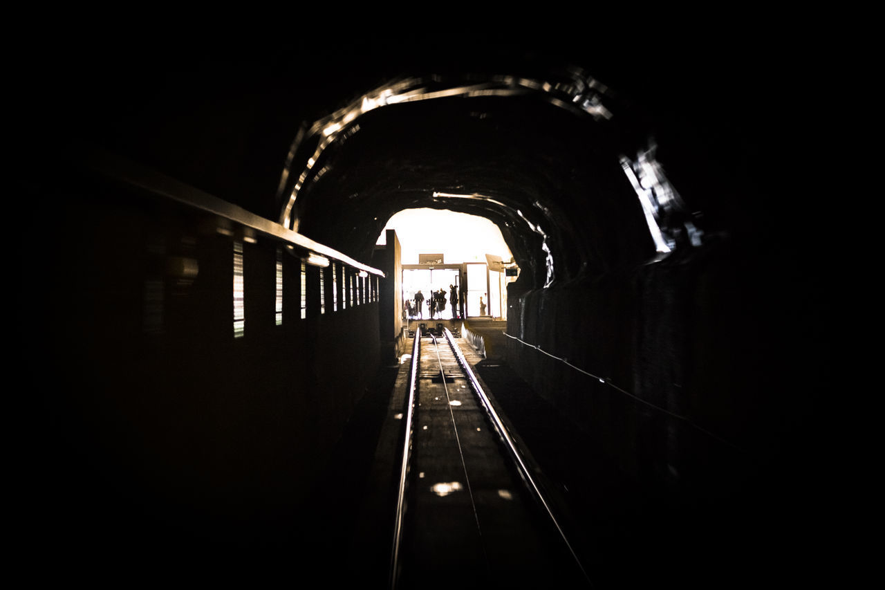 RAILWAY TRACKS IN TUNNEL