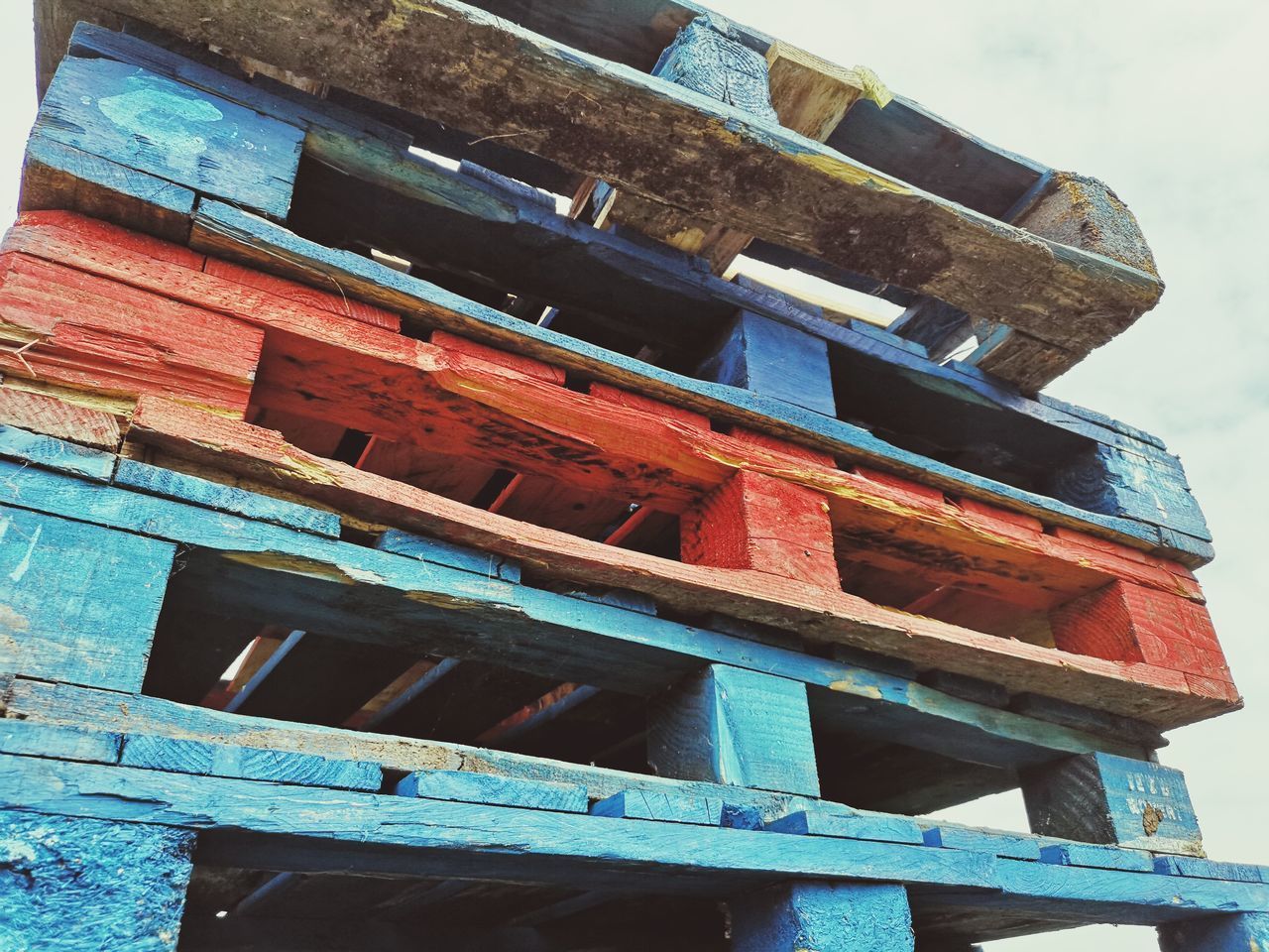 LOW ANGLE VIEW OF BIRDHOUSE ON BUILDING