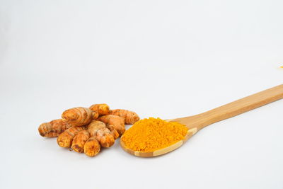 Close-up of bread in plate against white background