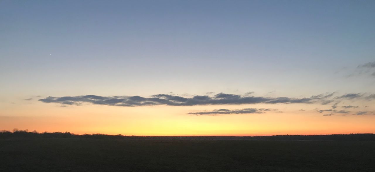 sky, sunset, tranquility, beauty in nature, scenics - nature, tranquil scene, environment, landscape, cloud - sky, orange color, silhouette, copy space, nature, no people, non-urban scene, idyllic, field, land, outdoors, horizon