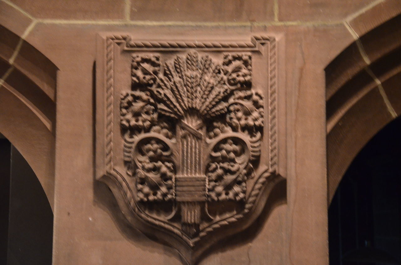 CLOSE-UP OF ORNATE DOOR IN BUILDING