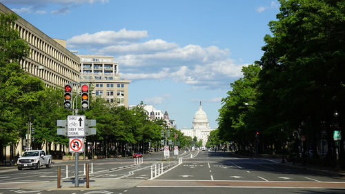 Senate capitol building at the of pennsylvania avenue in washington dc, usa during spring afternoon 