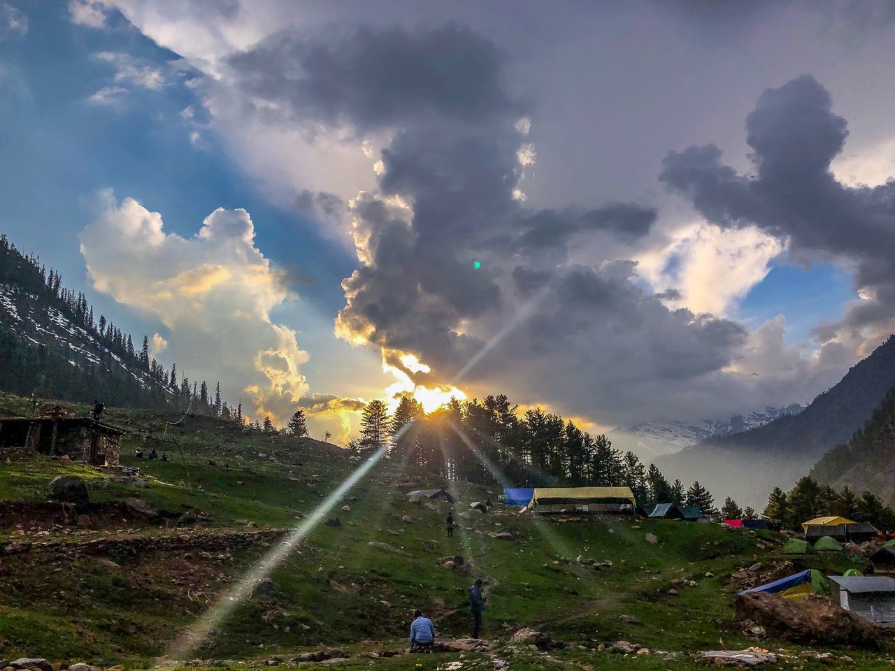 PANORAMIC VIEW OF FIELD AGAINST SKY DURING SUNSET