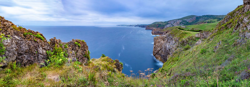 Panoramic view of bay against sky