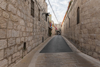 Narrow alley amidst buildings in city