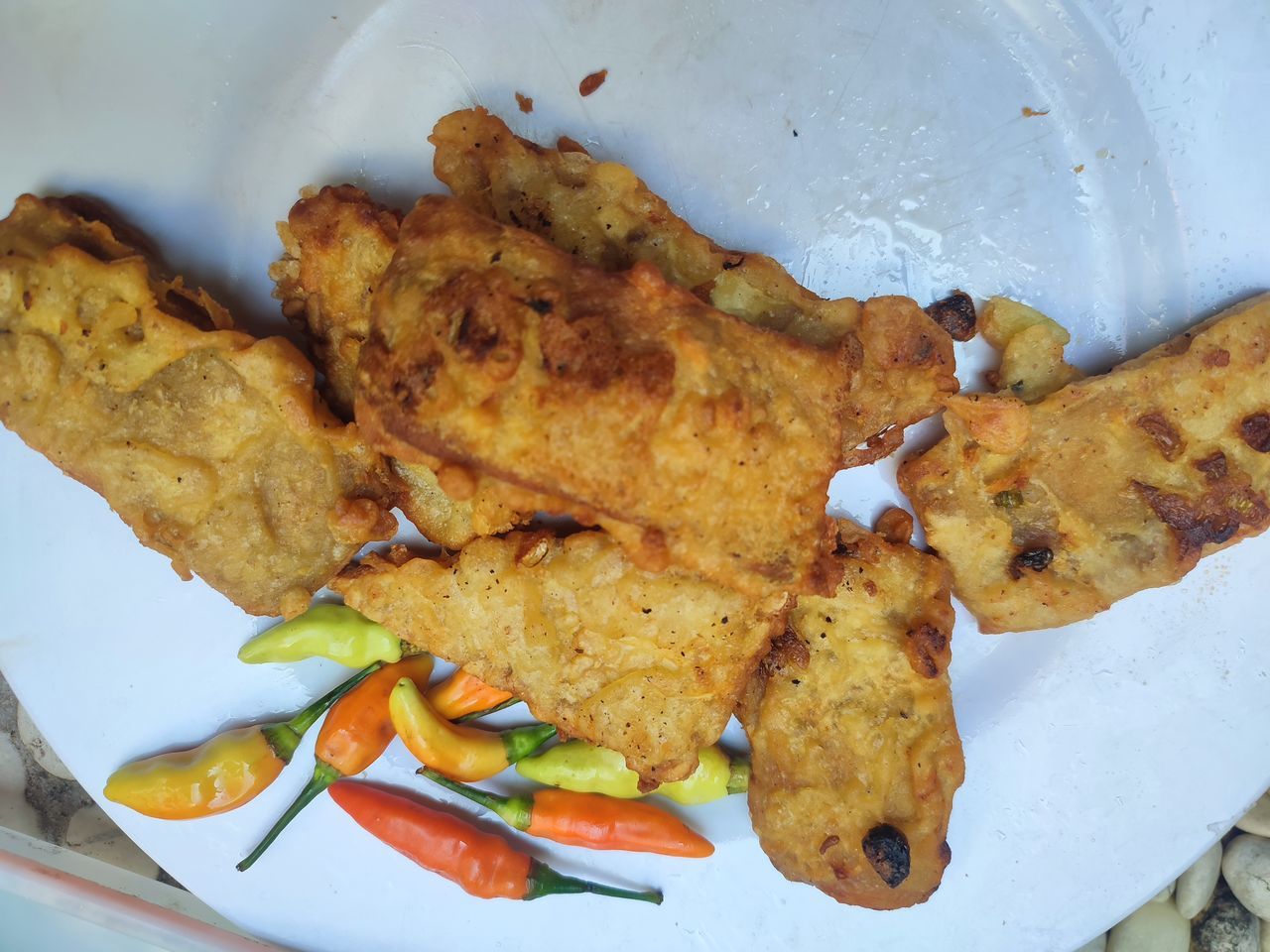 food, food and drink, fried food, dish, fish, freshness, fast food, produce, meal, cuisine, plate, no people, meat, healthy eating, high angle view, wellbeing, vegetable, serving size, indoors, indian food, close-up, pakora