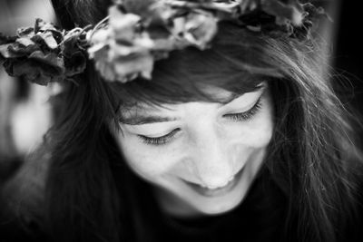 Close-up of smiling young woman wearing tiara