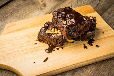 Close-up of chocolate cake on cutting board