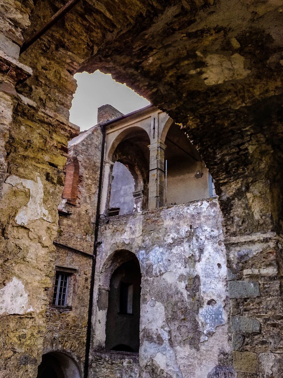 LOW ANGLE VIEW OF OLD BUILDING