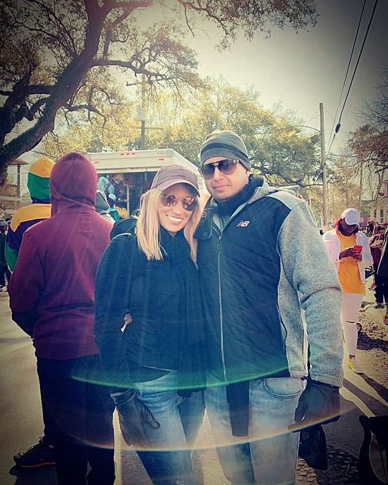 " Mardi Gras vibes " Mardi Gras Throw Me Something Mister! Fat Tuesday New Orleans Music Goes Around Tree Young Women Portrait Friendship Men Togetherness Smiling Women Bonding Standing Sunglasses Dating Festival Goer