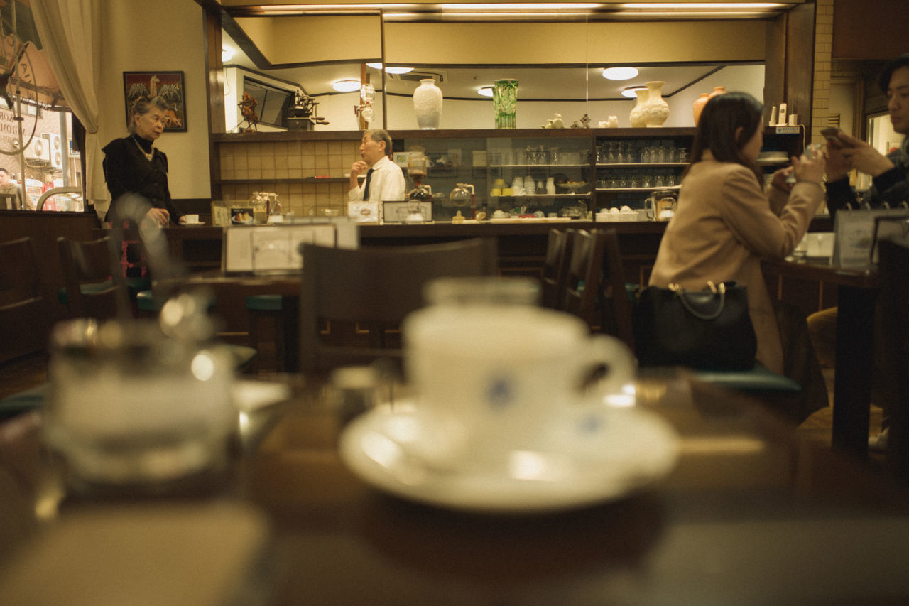 group of people, adult, women, food and drink, indoors, real people, restaurant, business, people, men, food and drink industry, group, selective focus, occupation, standing, lifestyles, commercial kitchen, counter, food, working, bar counter, chef