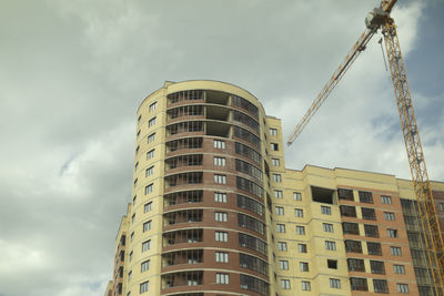 Low angle view of skyscraper against sky