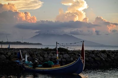 Scenic view of sea against cloudy sky