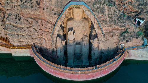 Panoramic view of statue against water