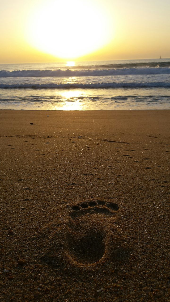 sea, beach, horizon over water, water, sunset, shore, sand, scenics, tranquil scene, tranquility, beauty in nature, sky, wave, nature, idyllic, sun, coastline, orange color, reflection, sunlight