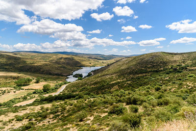 Reservoir dam a sunny day of summer. las navas del marques, avila