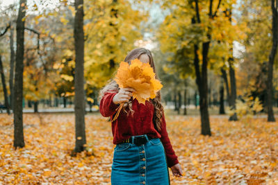 Activities for happy fall, improve yourself, ways to be happy and healthy autumn. embrace life