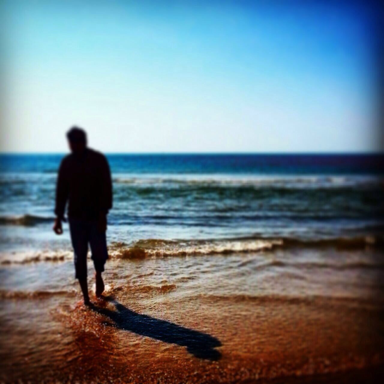 sea, horizon over water, beach, water, shore, full length, clear sky, leisure activity, lifestyles, standing, sand, rear view, men, wave, copy space, walking, scenics, silhouette