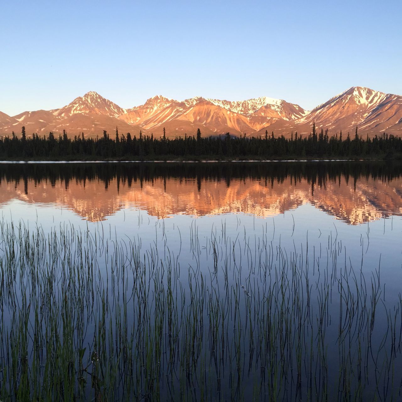 mountain, clear sky, tranquil scene, mountain range, tranquility, lake, reflection, scenics, water, beauty in nature, nature, blue, idyllic, landscape, copy space, standing water, non-urban scene, no people, outdoors, majestic