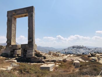 Old ruin building against sky