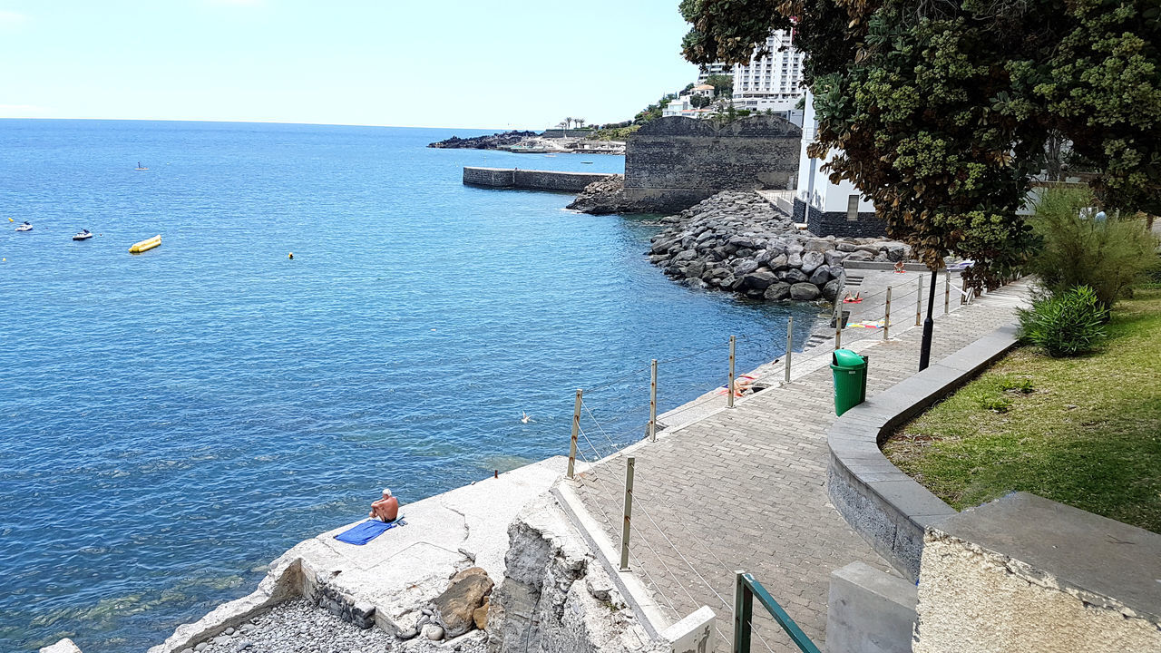 HIGH ANGLE VIEW OF SEA AGAINST BLUE SKY