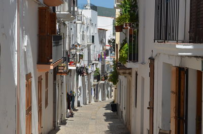 Narrow alley amidst buildings in city