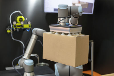 Robot or robotic arm for cardboard box packing