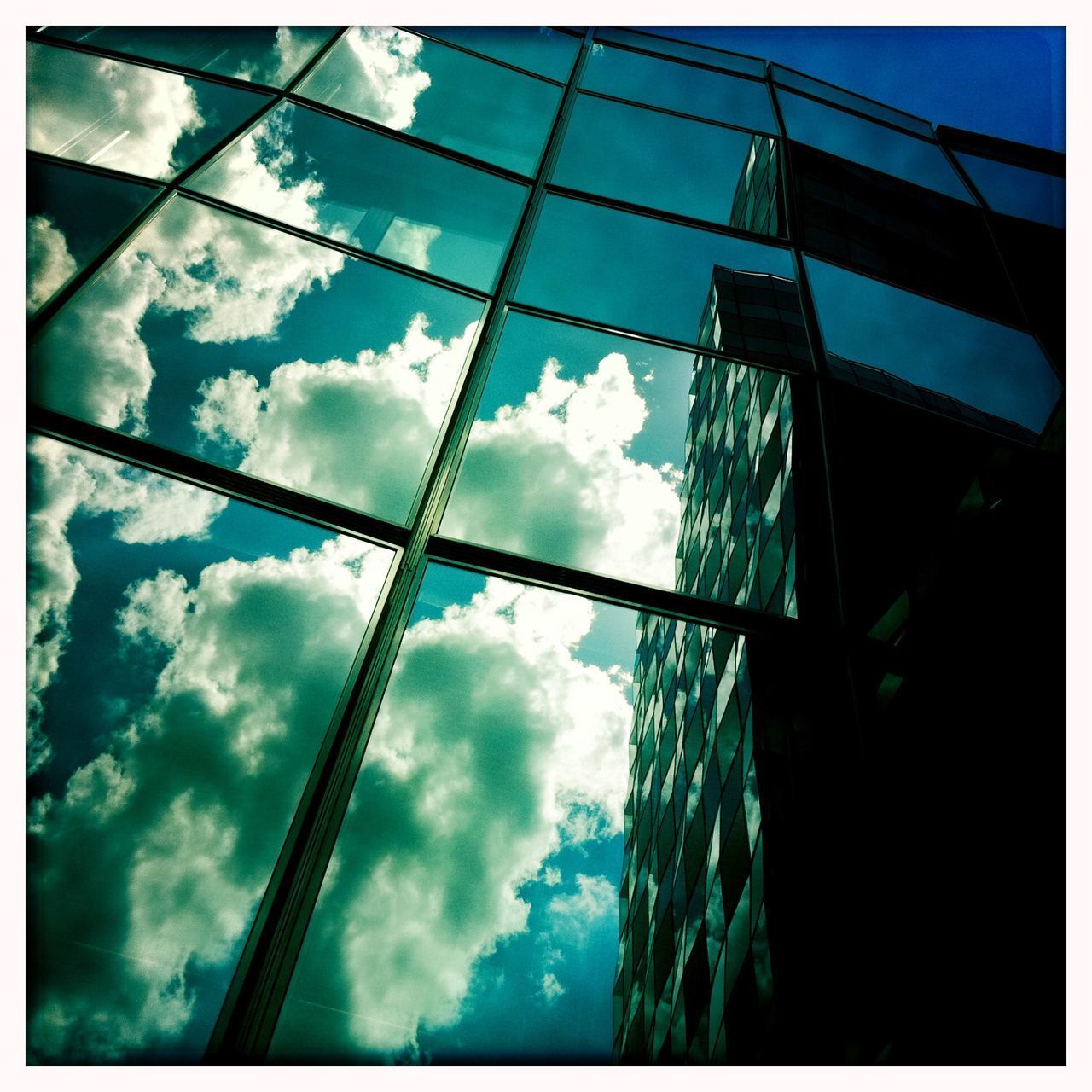 LOW ANGLE VIEW OF MODERN BUILDING AGAINST SKY