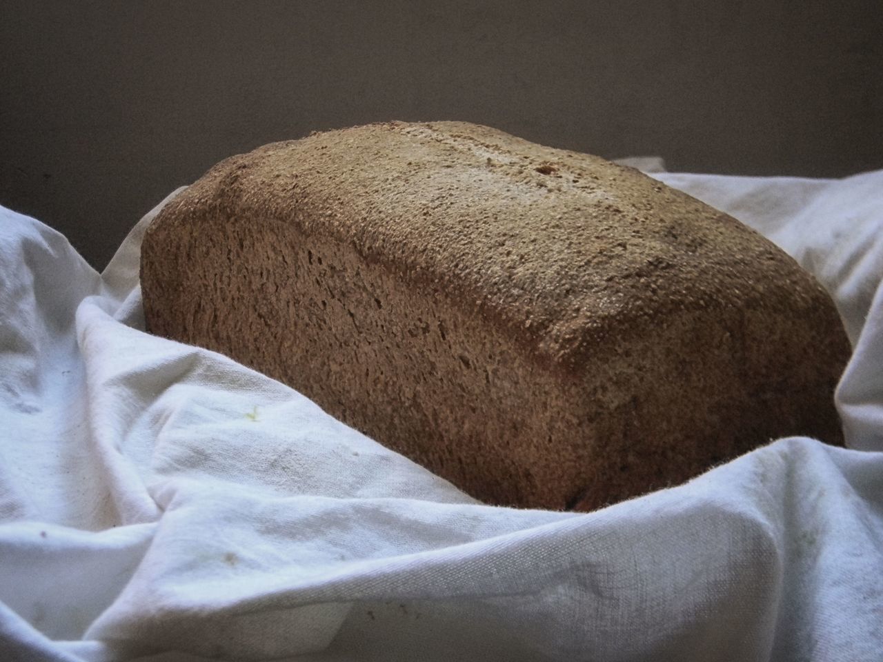 HIGH ANGLE VIEW OF BREAD ON PAPER