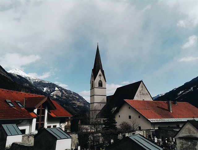 architecture, building exterior, built structure, place of worship, religion, church, spirituality, sky, cathedral, roof, low angle view, cloud - sky, steeple, day, cloud, house, residential structure, tower