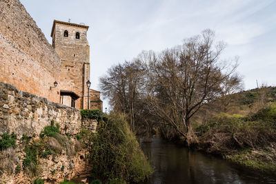 Scenic view of arlanza river in the old medieval town of covarrubias in burgos, castile and leon