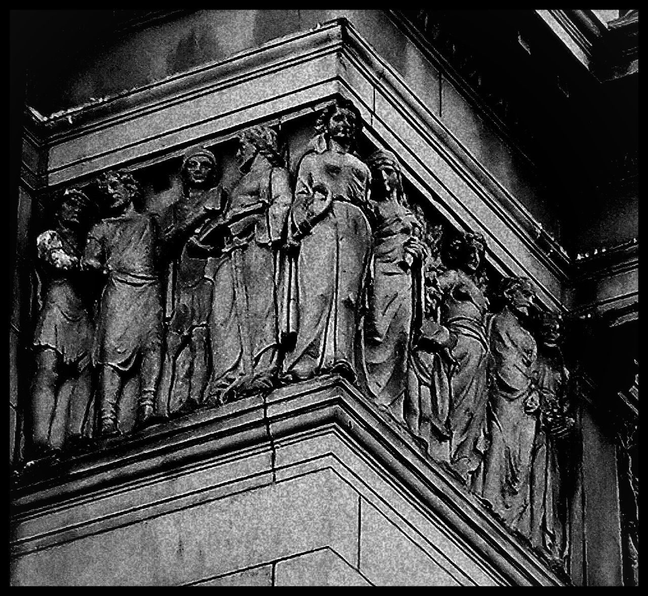 representation, human representation, architecture, art and craft, low angle view, creativity, no people, male likeness, the past, built structure, history, craft, sculpture, building exterior, carving - craft product, building, female likeness, spirituality, statue, carving, ceiling, ornate, bas relief