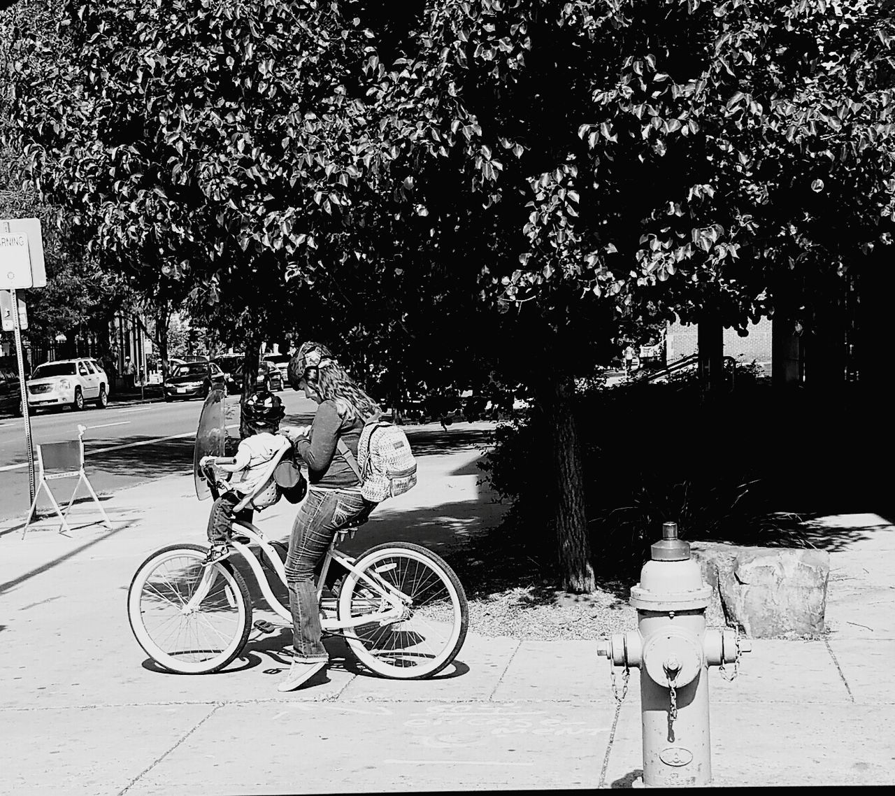 bicycle, transportation, land vehicle, mode of transport, parked, parking, stationary, street, tree, sidewalk, building exterior, built structure, road, city, footpath, architecture, parking lot, outdoors, sunlight, travel