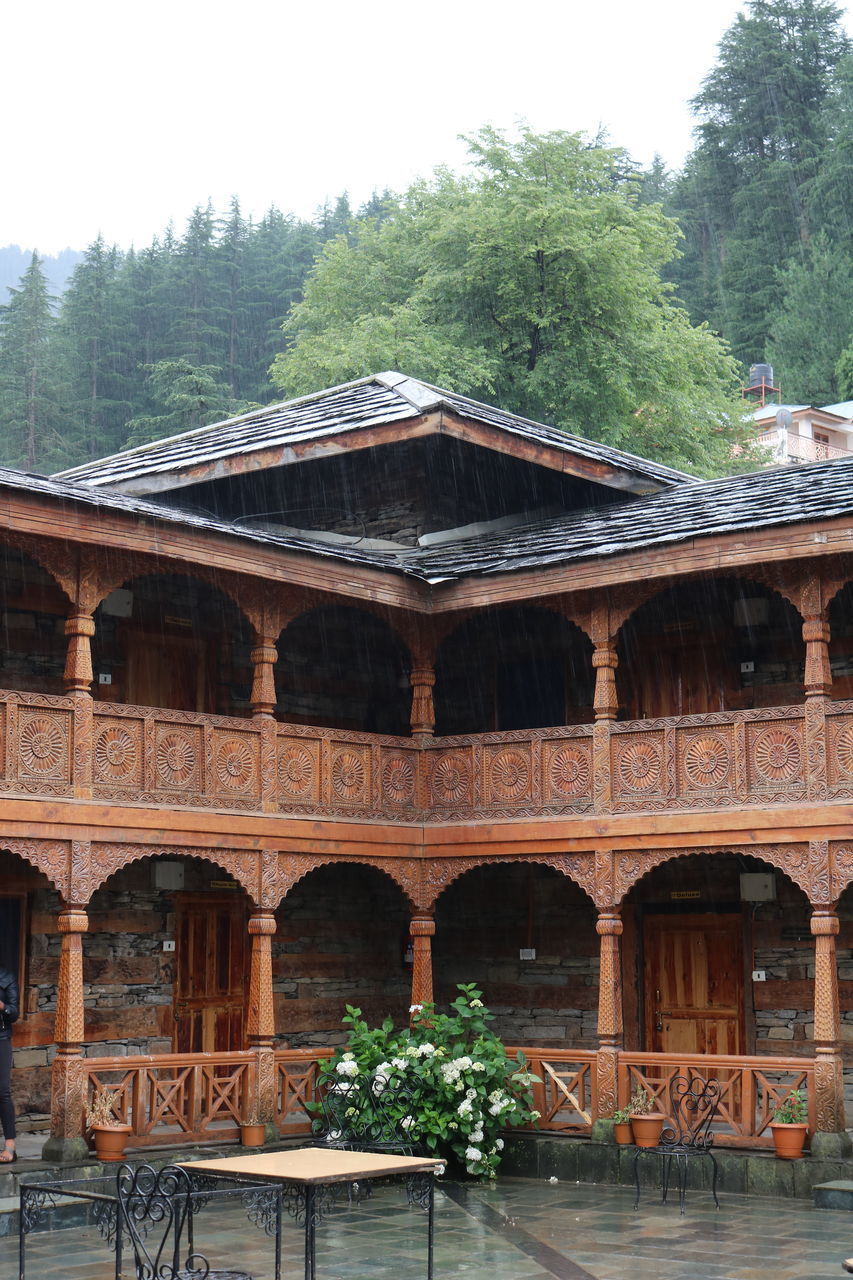 VIEW OF BRIDGE OVER BUILDING