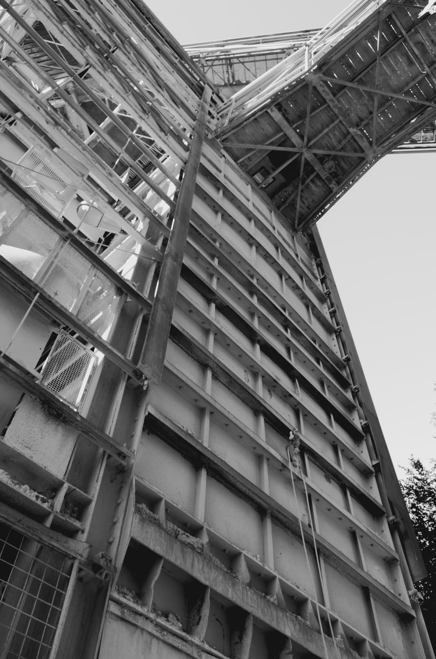 architecture, built structure, building exterior, low angle view, city, black and white, skyscraper, building, tower block, sky, monochrome, monochrome photography, no people, urban area, day, construction industry, office building exterior, outdoors, nature, industry, landmark, office, tower, residential district