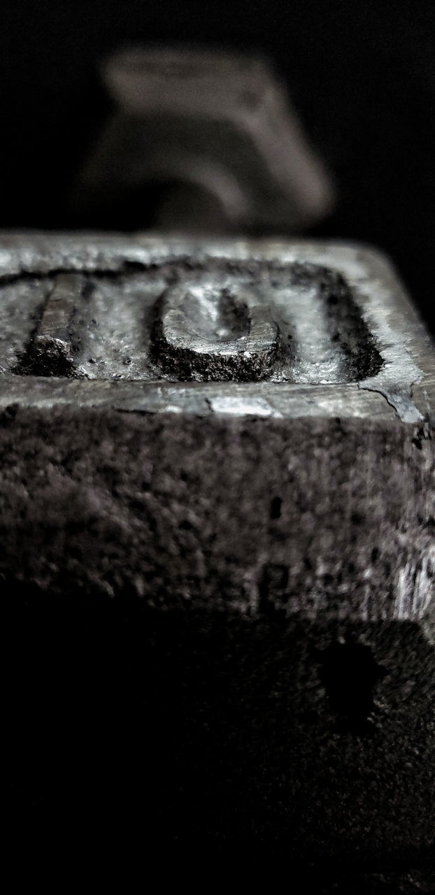 CLOSE-UP OF BREAD ON WOODEN TABLE