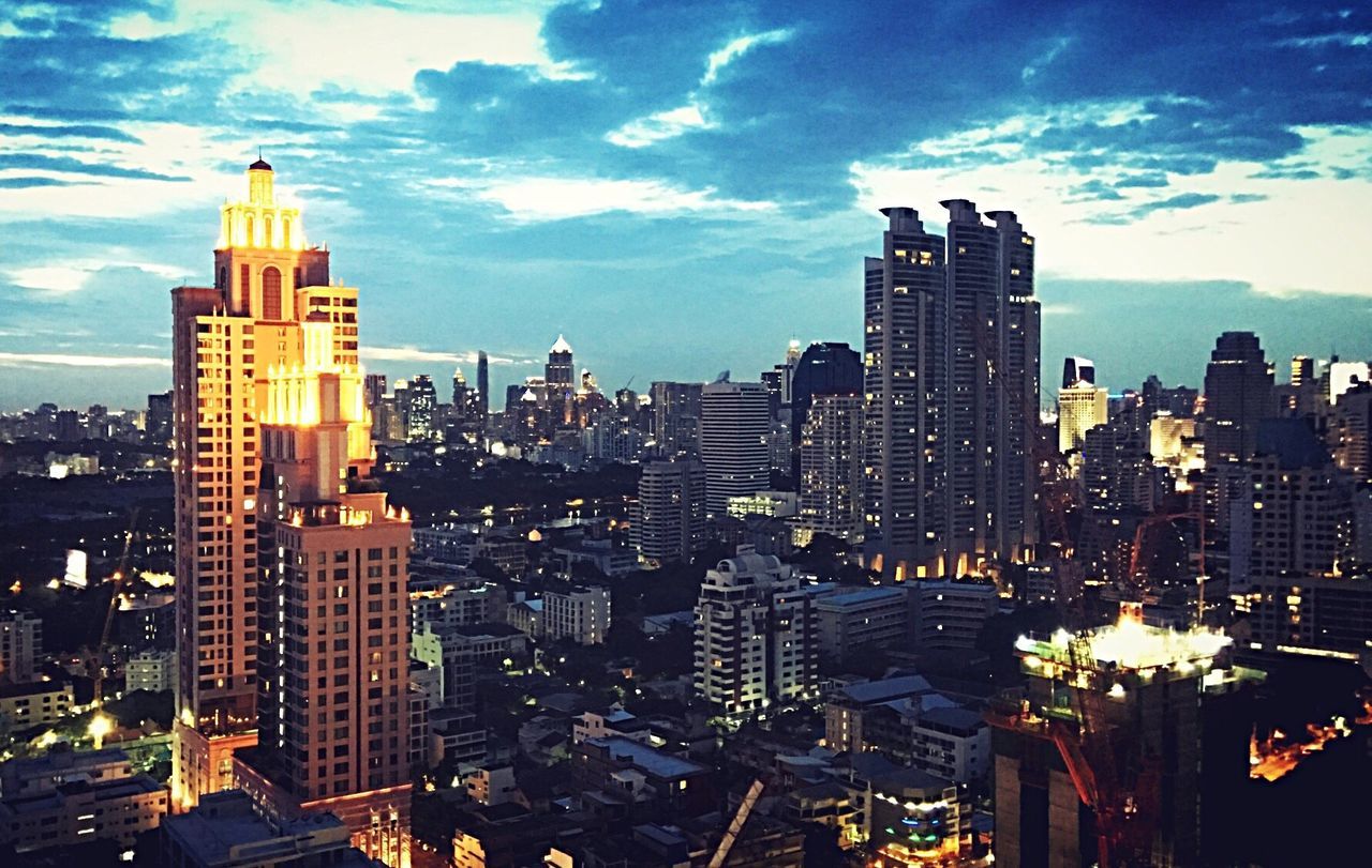 HIGH ANGLE VIEW OF ILLUMINATED CITYSCAPE AT NIGHT