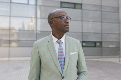 Businessman wearing eyeglasses standing at financial district