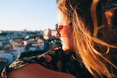 Close-up portrait of young woman in sunglasses