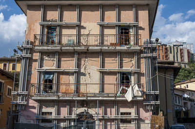 Buildings damaged by the 2009 earthquake still supported many years later