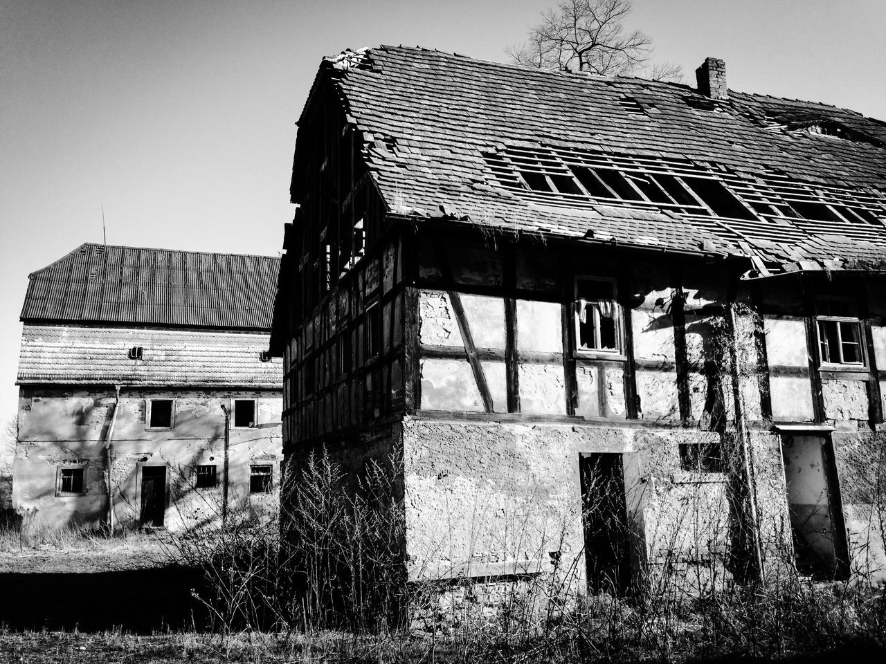 VIEW OF BUILT STRUCTURE AGAINST CLEAR SKY