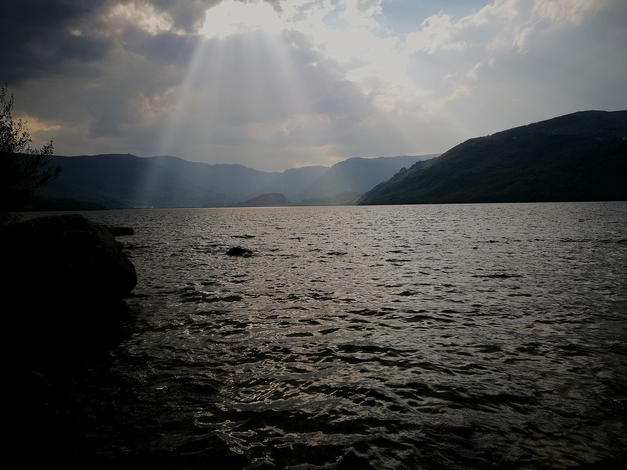 water, nature, reflection, beauty in nature, rippled, scenics, no people, sunbeam, outdoors, tranquility, lake, sky, mountain, day