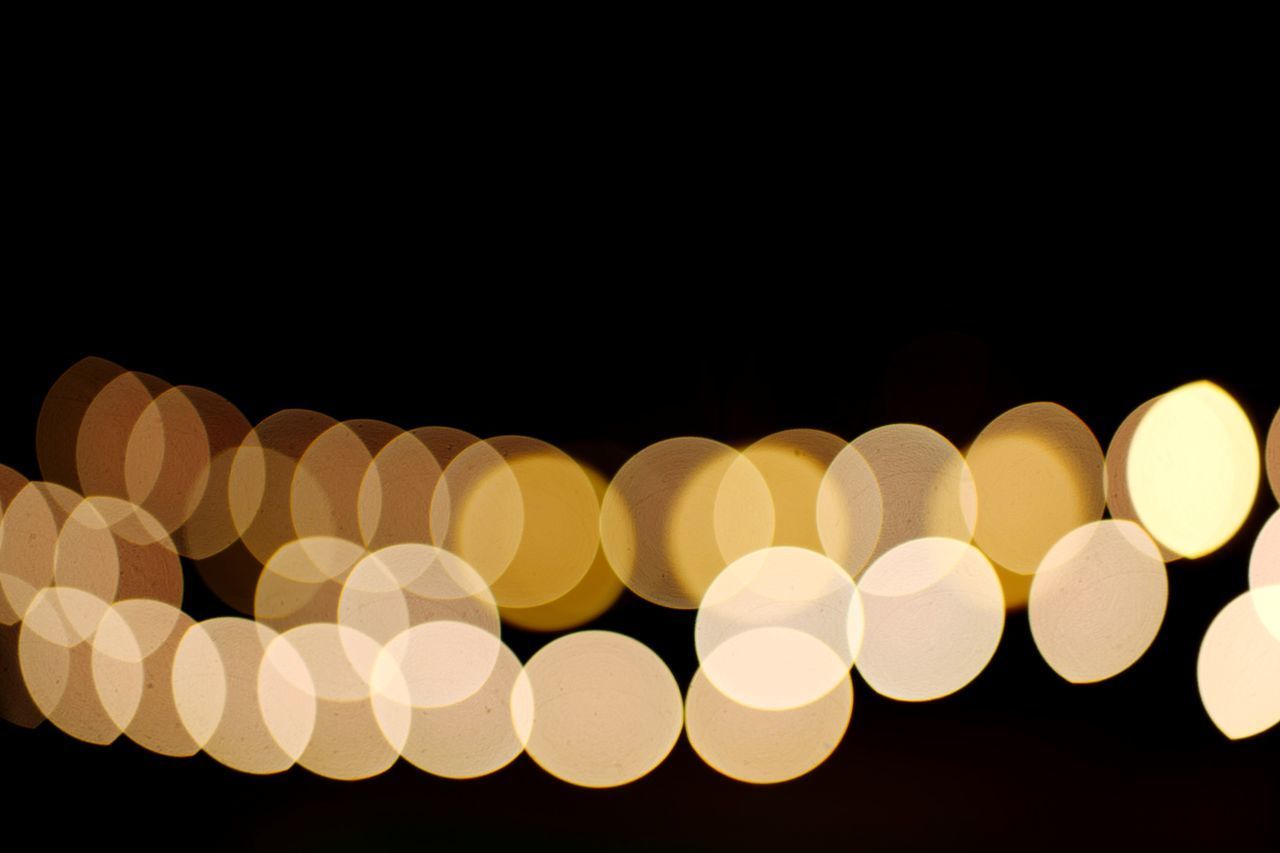 DEFOCUSED IMAGE OF ILLUMINATED LIGHTS