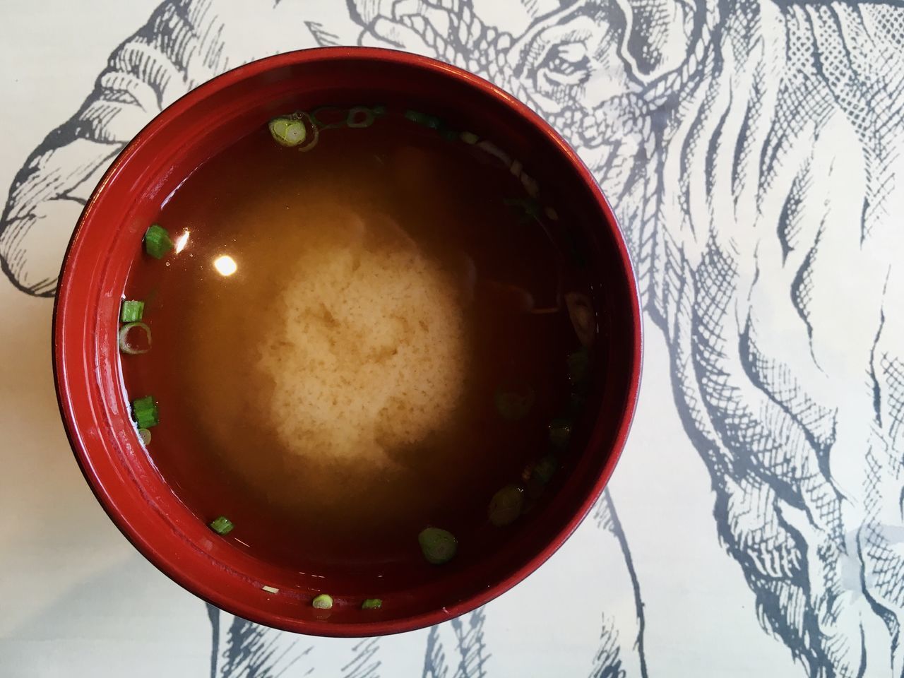 HIGH ANGLE VIEW OF TEA CUP ON TABLE