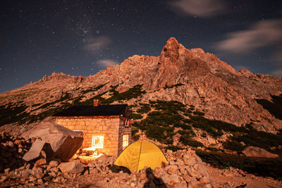 Refugio frey - bariloche - argentina.-